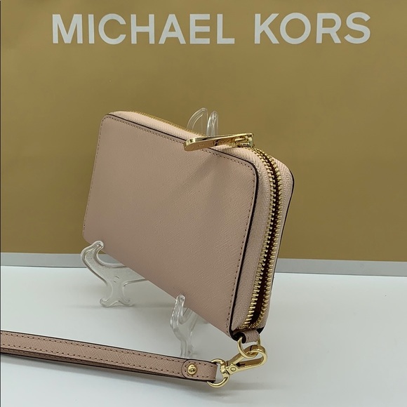 MICHAEL KORS JET SET TRAVEL LG FLAT MF PHN CASE - Picture 10 of 16